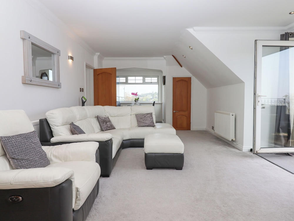 Flat 3 Channel View