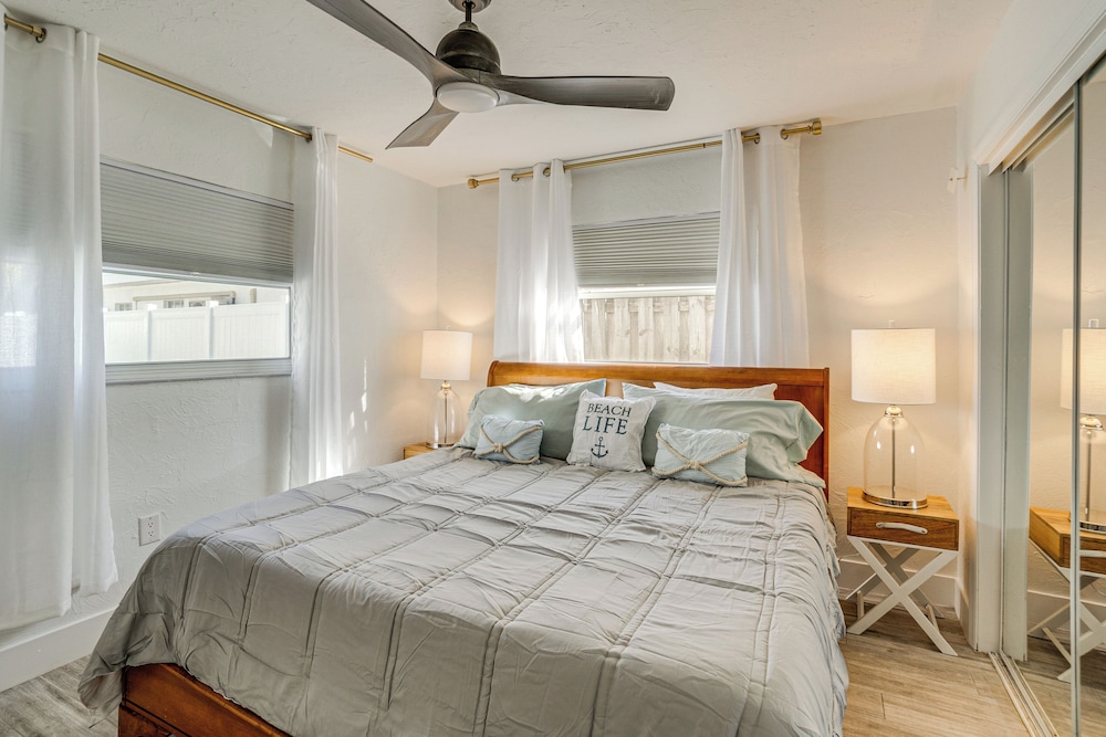 Unwind Poolside + Walk to Beach! Sarasota Retreat