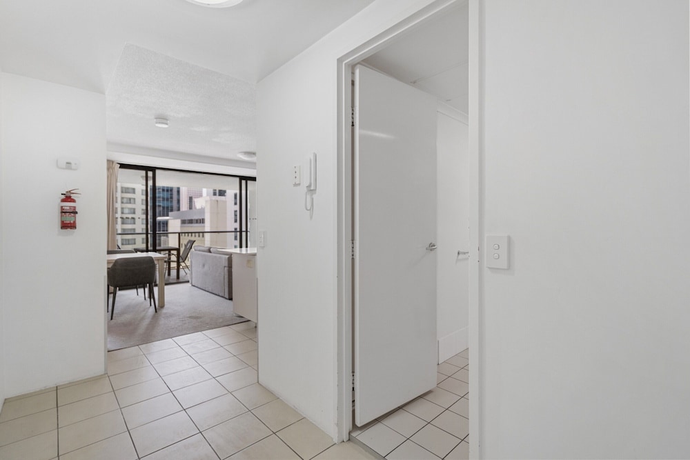 Stylish Brisbane Stay With Pool and Gym Access