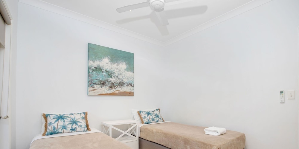 Maureen Waterfront Beach House