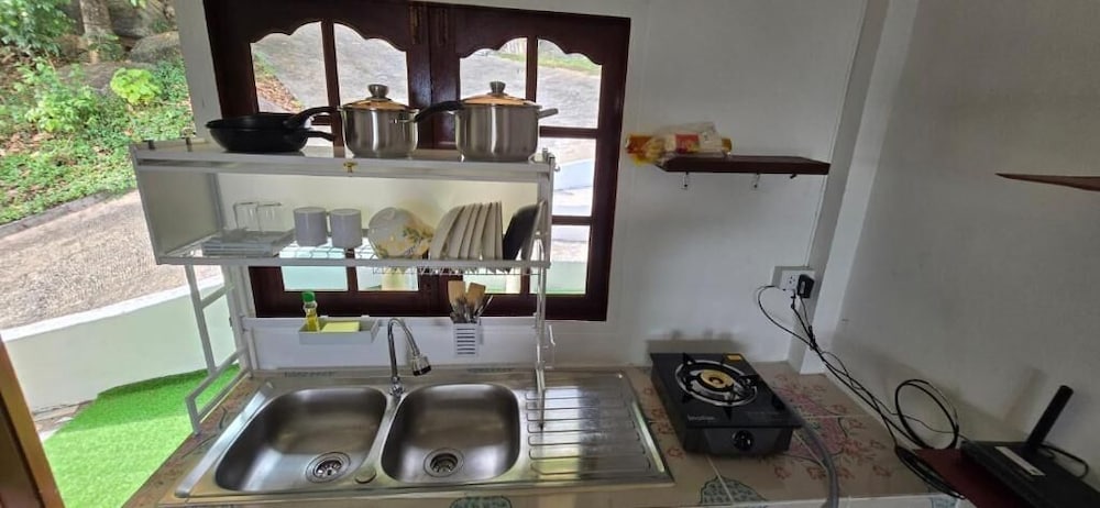 2 Bedroom Private Home Perfect for Families - Kitchen -seaviews -fast Wifi