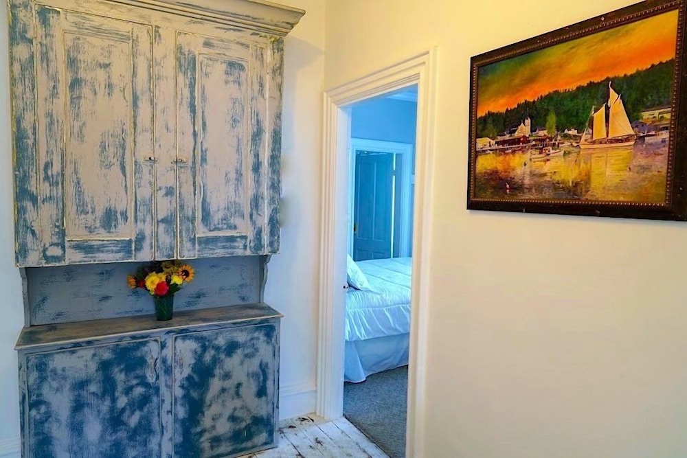 Captain Sawyer's Bed & Breakfast