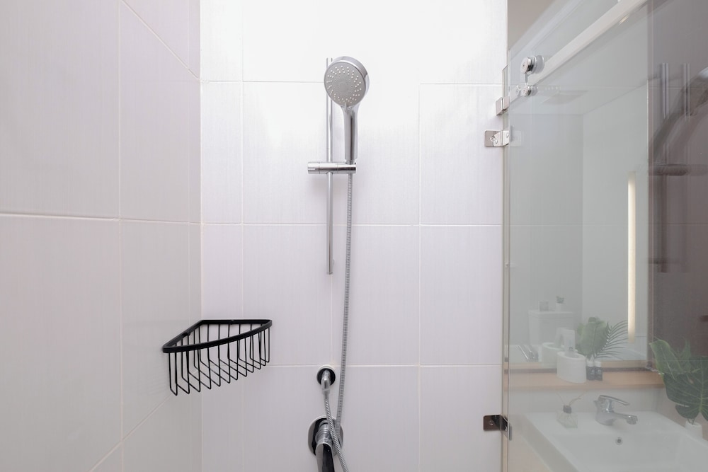 Modern Furnished 2Br At Samara Suites Apartment