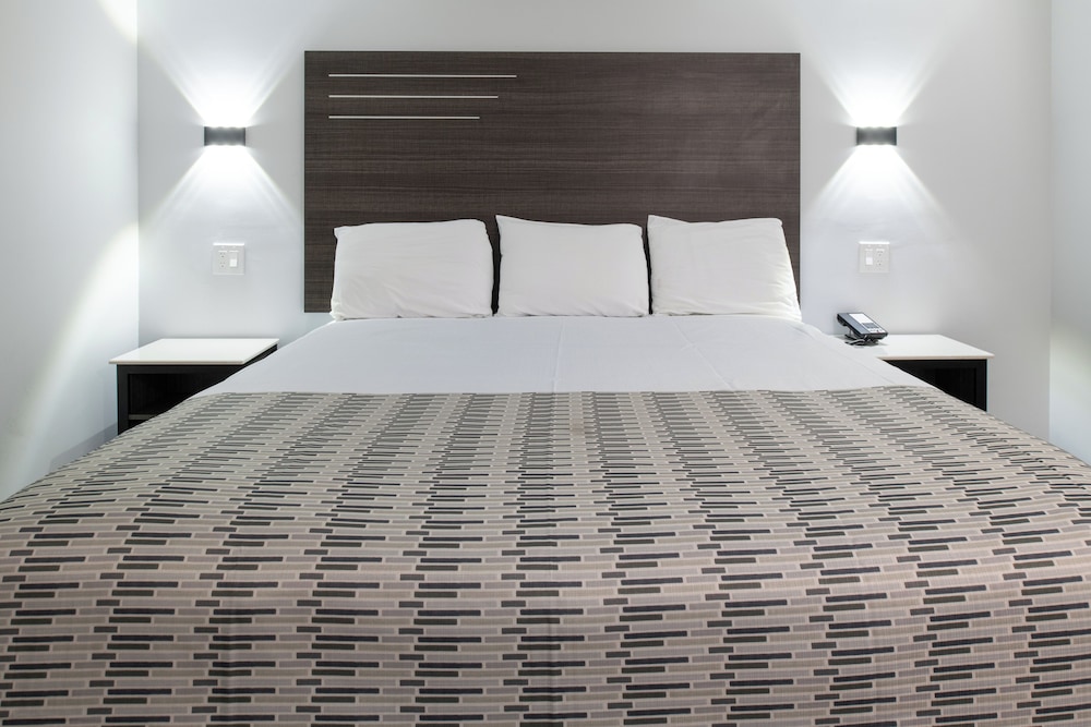 Beach Inn - A Huntington Beach Motel