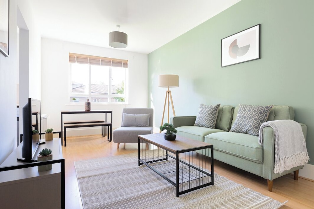 Peaceful Canal-Side Flat in Dalston