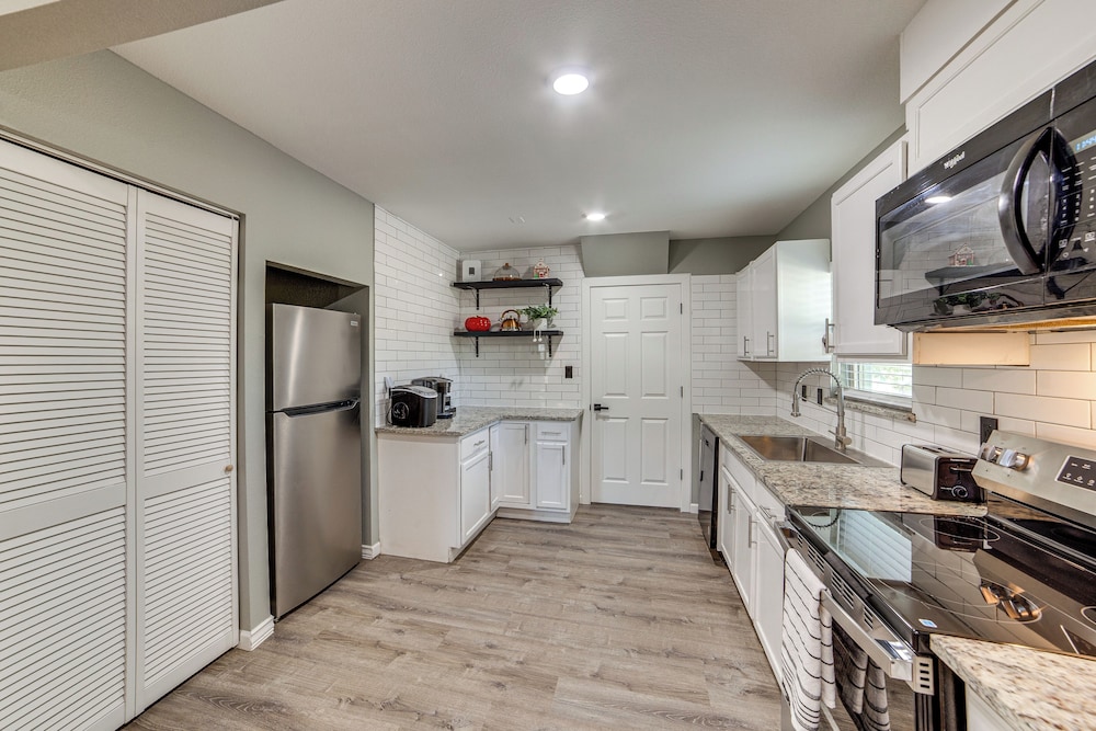 Walk to East Texas A&m! Home w/ Pet-friendly Yard