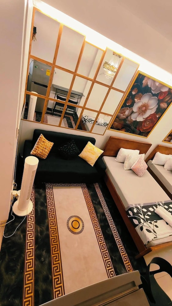 The Royal Bloom Room-1409TowerA