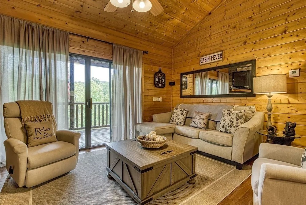 Hillbilly Hideaway 4 Bedroom Cabin