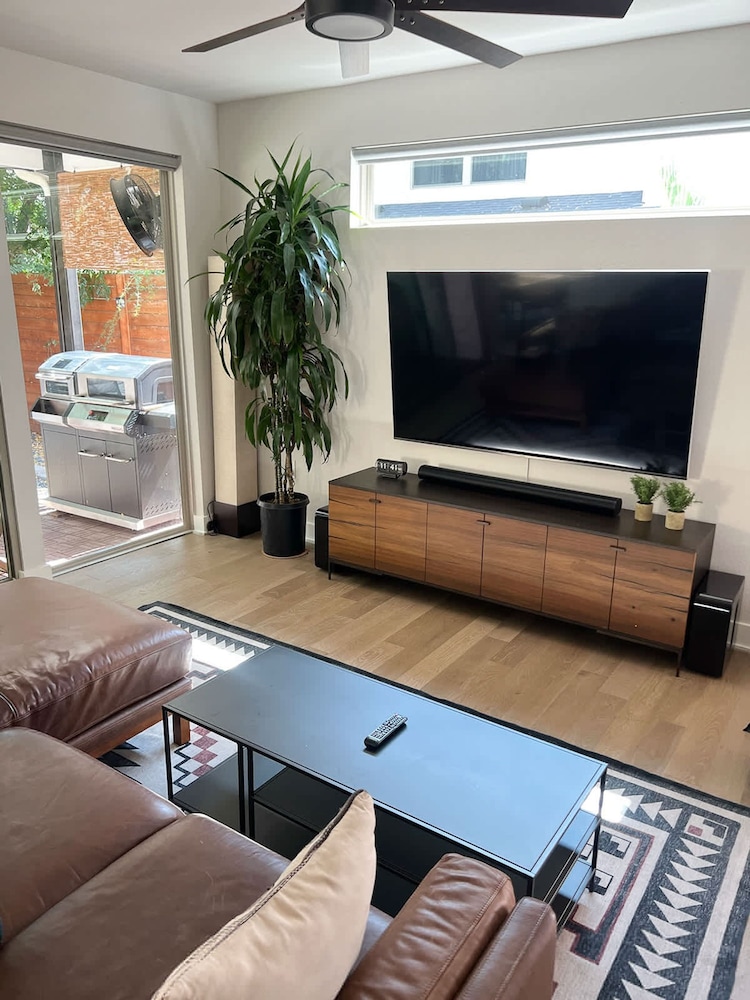 Upstay - Eastside Home w Patio BBQ - Mins to DT