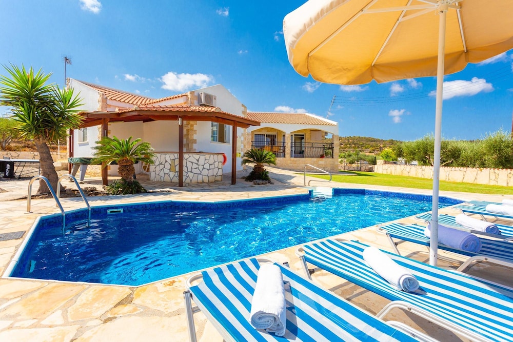 Hotel Villa Thea in Neo Chorio - Image 1