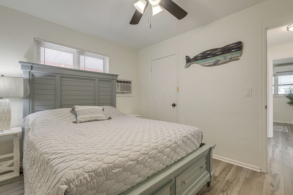 Walk to Shops & Dining: Downtown Stuart Home!