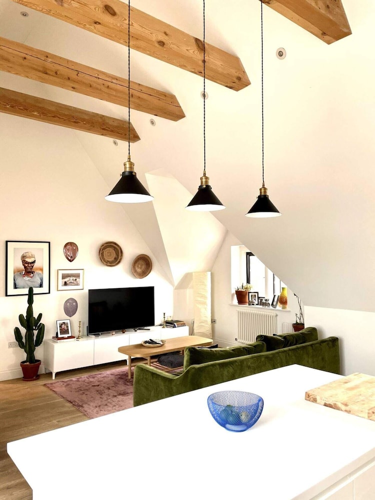 Unique 2 Bedroom Penthouse Apartment in Kensal Rise
