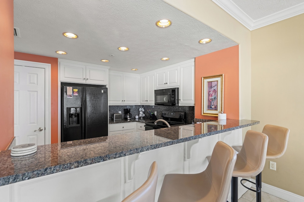 Treasure Tides3br Beachfront Corner Unit Sleeps 8 With Stunning Gulf Views!