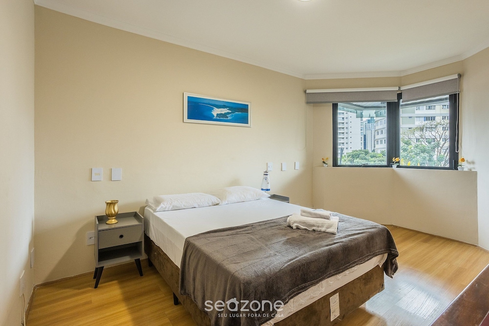 Apt With Balcony, Near Shopping Morumbi PPE0302