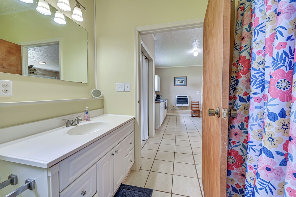 4 Mi to Ohio River: Quiet Guest House w/ Yard!