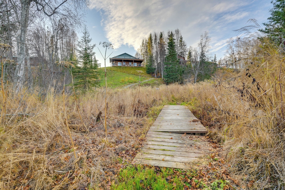 Kenai River Views & Access: Soldotna Apartment!