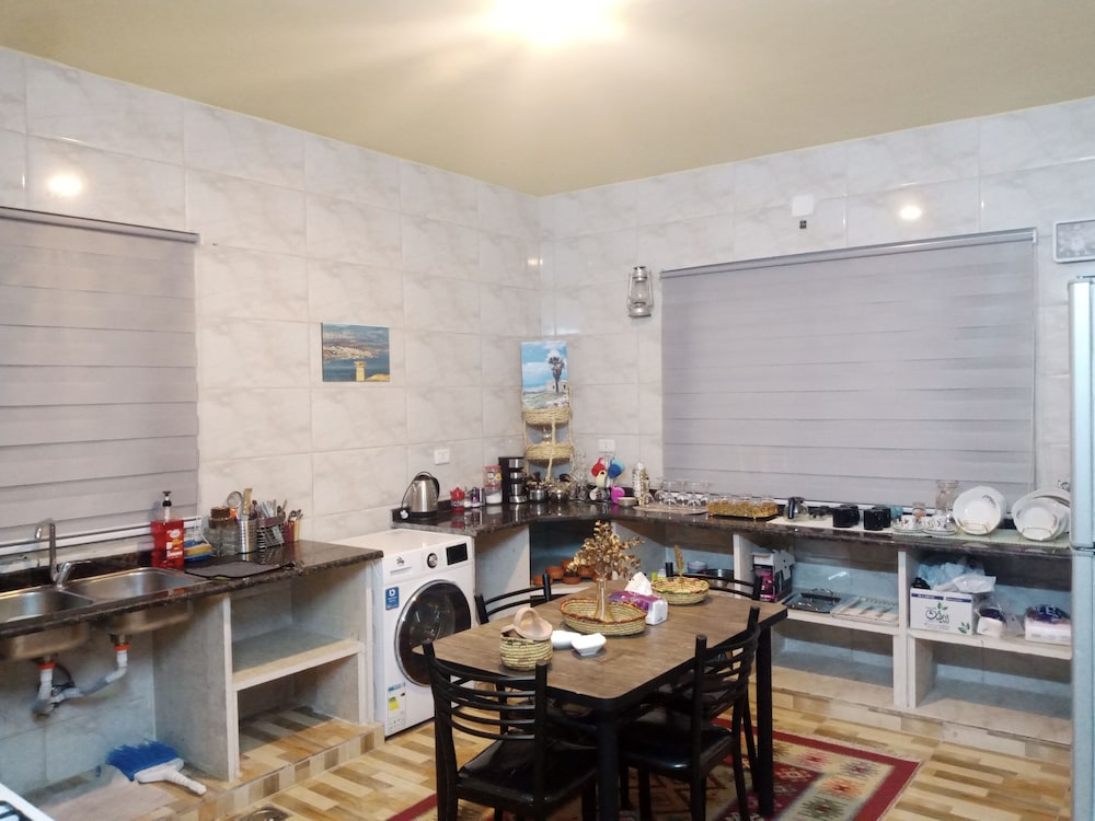 AL-Bustan House & Umm Qais