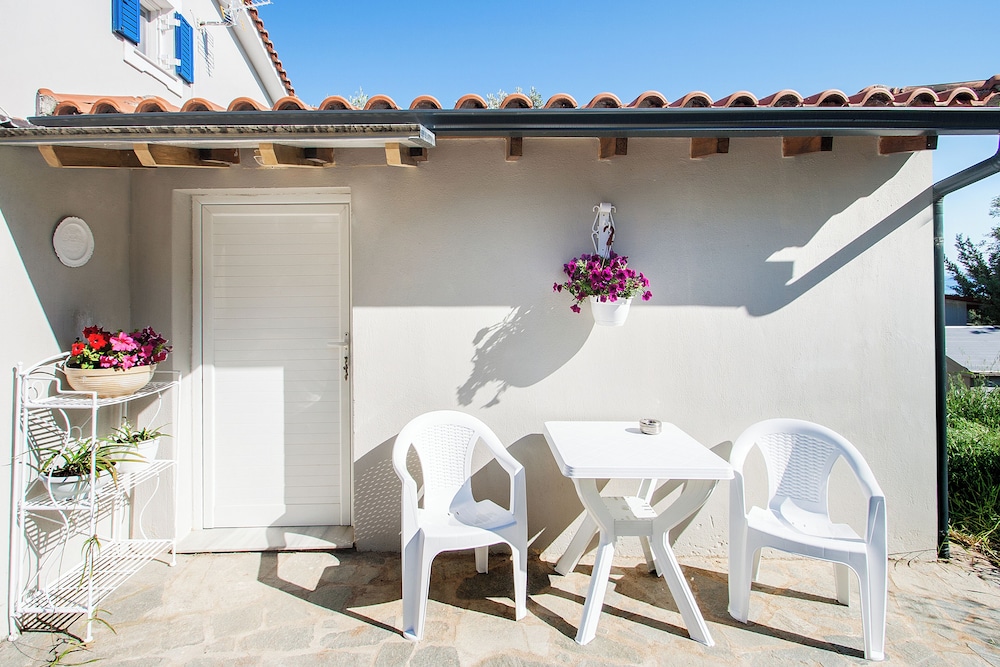 SkyFrame Apartments