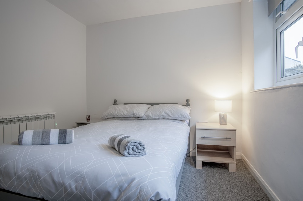 Pharmacy Court - 2 Bed - Saundersfoot view 2