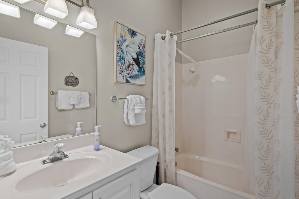 Pavilion Palms 203c