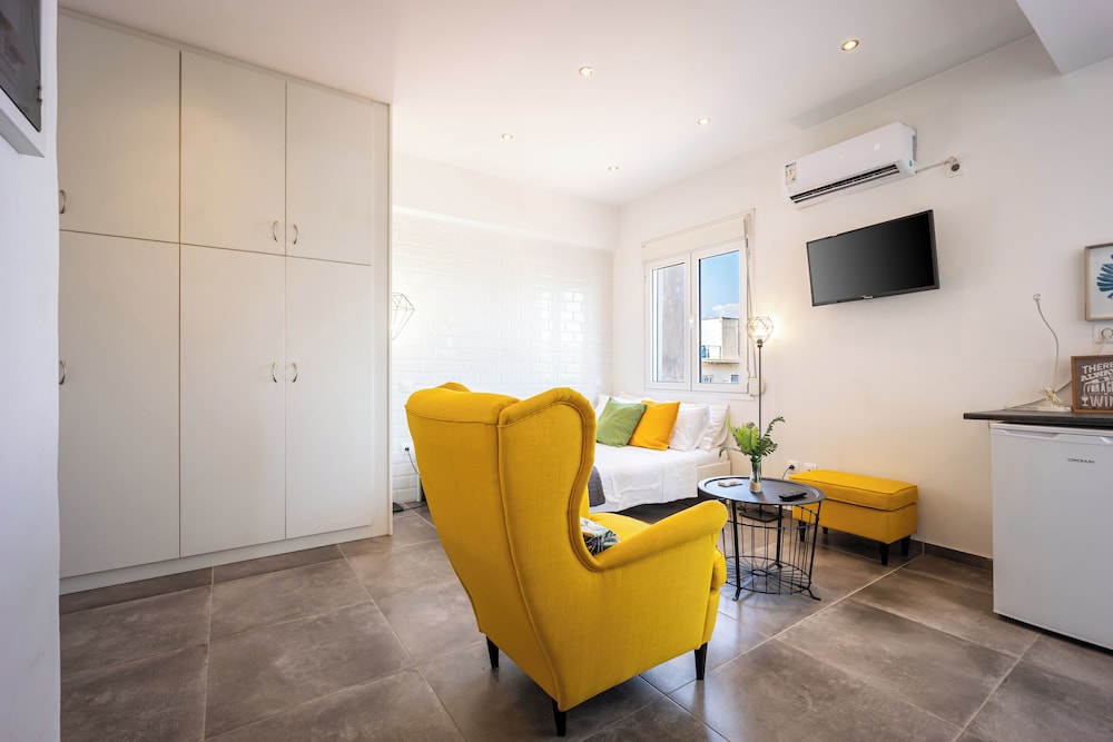 Chic Studio in Gazi Walk to Acropolis