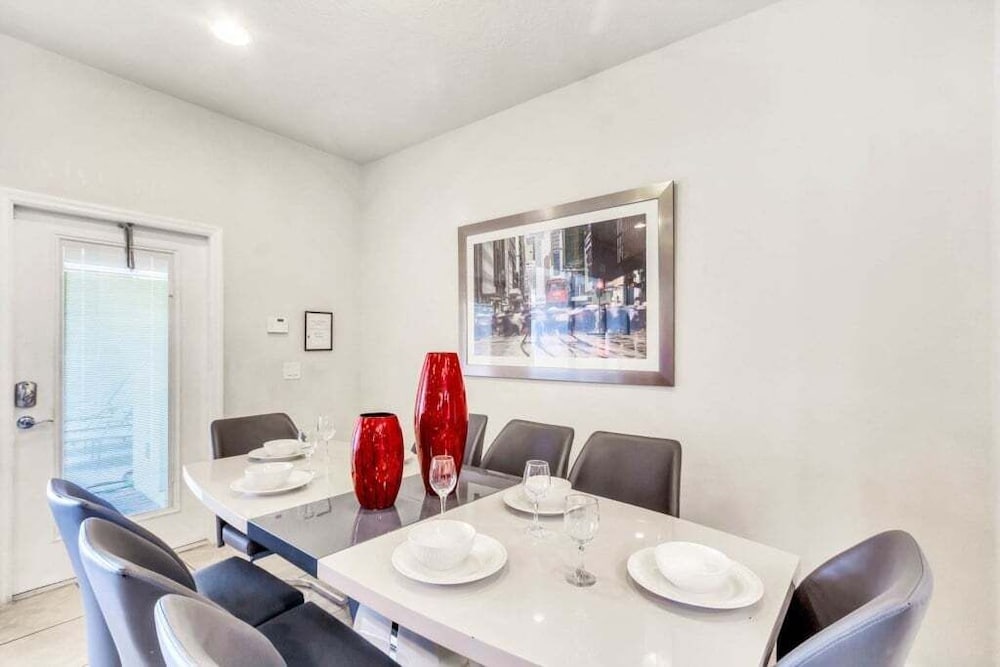 Beautiful Tranquil Relaxing Home With Private Pool 4 Bedroom Townhouse