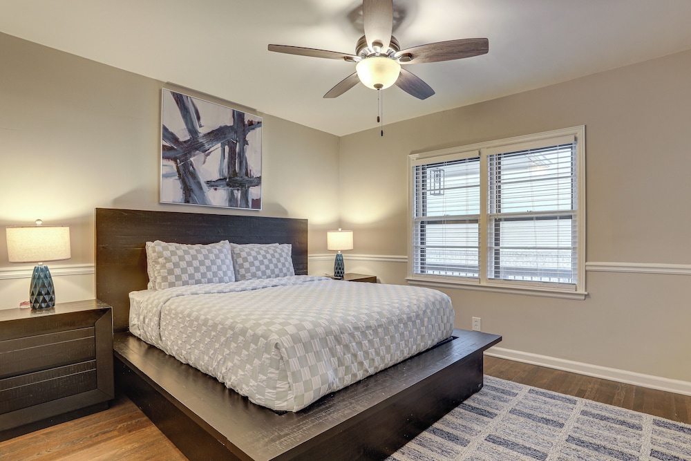 2 Mi to Midtown: Chic Apartment in Atlanta!