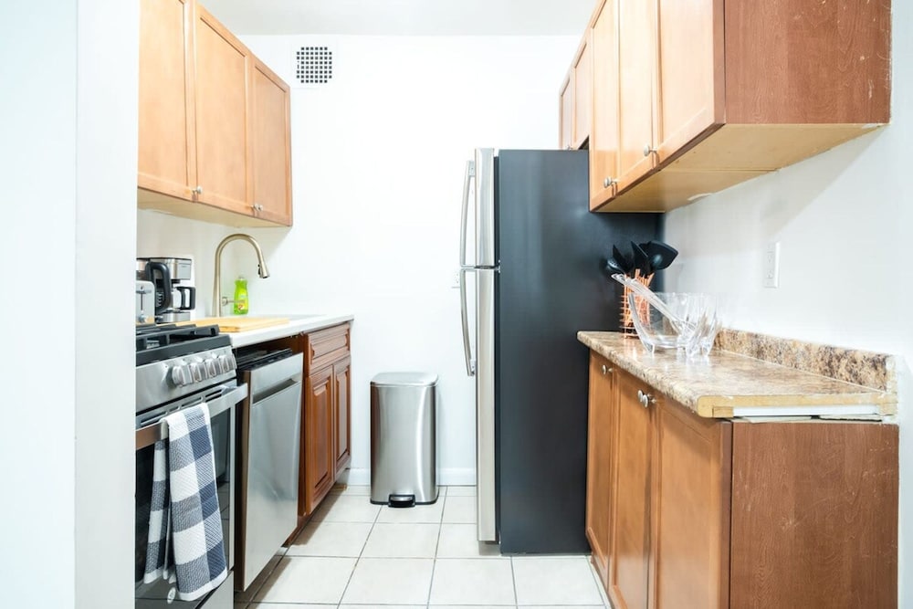 49-4a Prime Midtown Newly 2BR WD