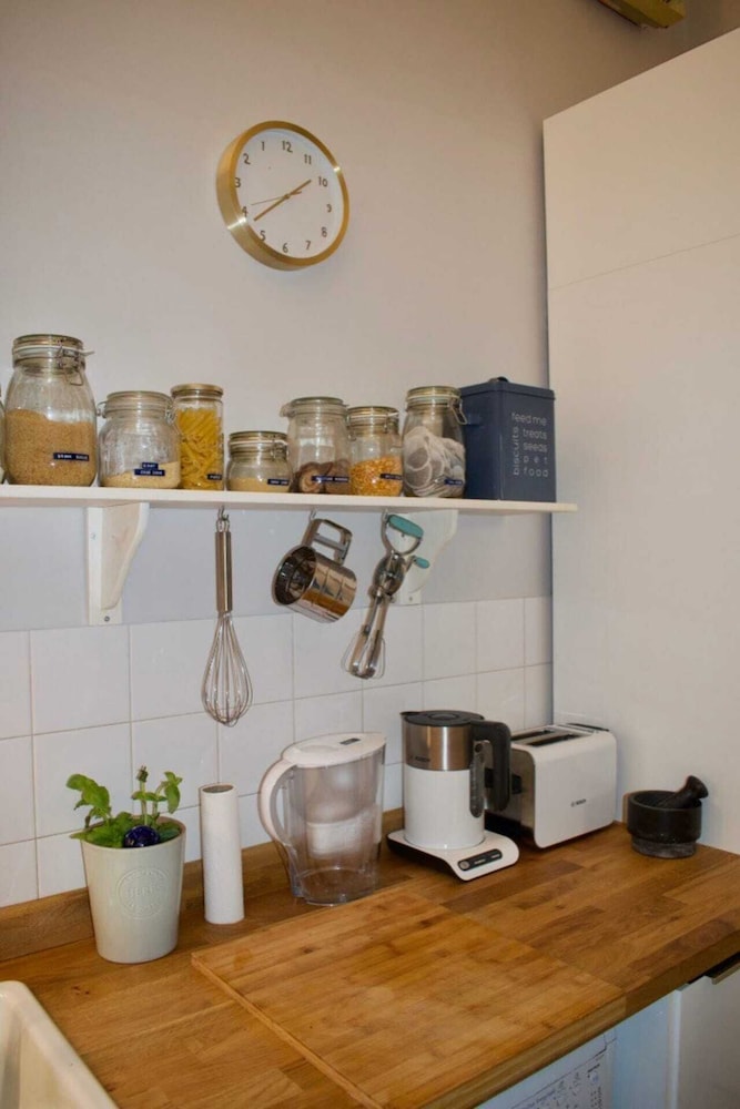 Cozy 1 Bedroom Home Near the City Centre view 5