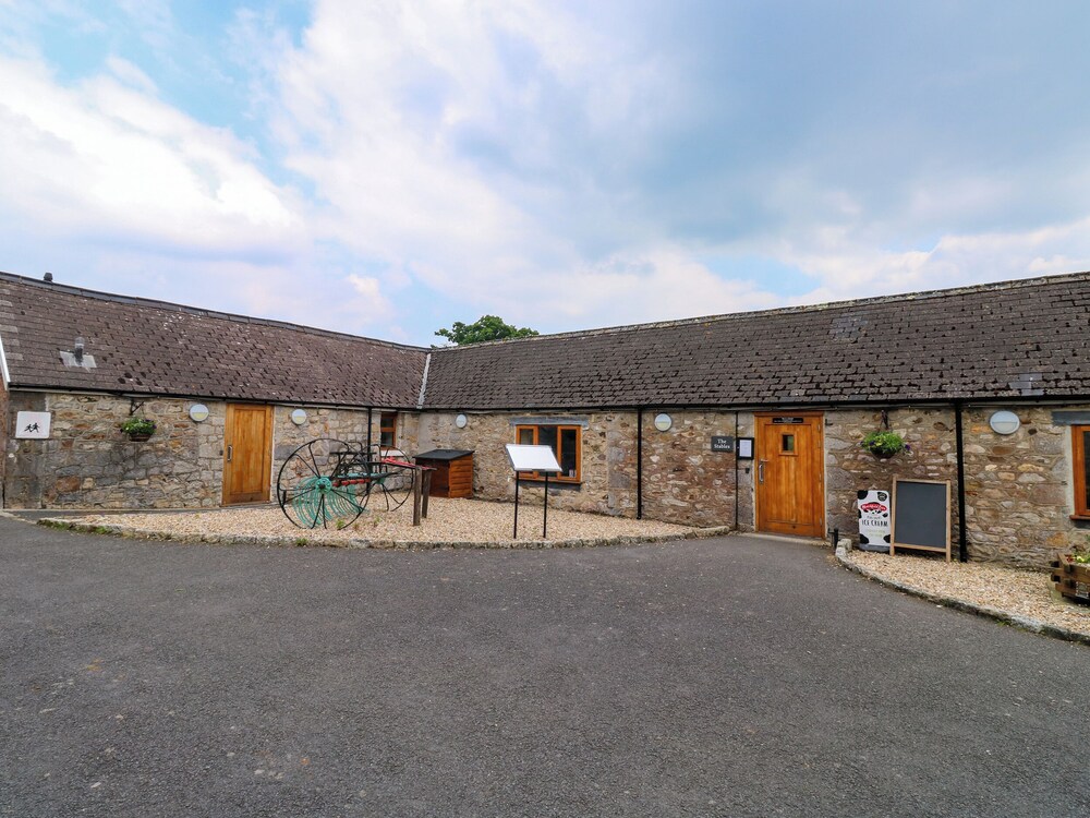 Harcombe House Bungalow 11