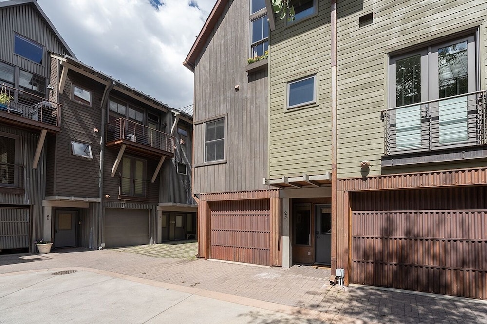 Owl Meadows 23 2 Bedroom Townhouse by RedAwning view 3
