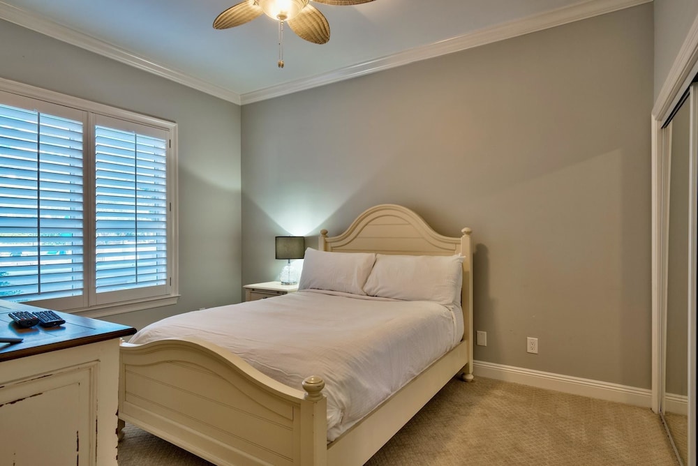 Shore to Please 4 Bedroom Holiday Home by Five Star Properties