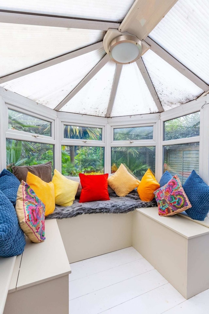 Gorgeous 2BD Garden Getaway, Victoria Park