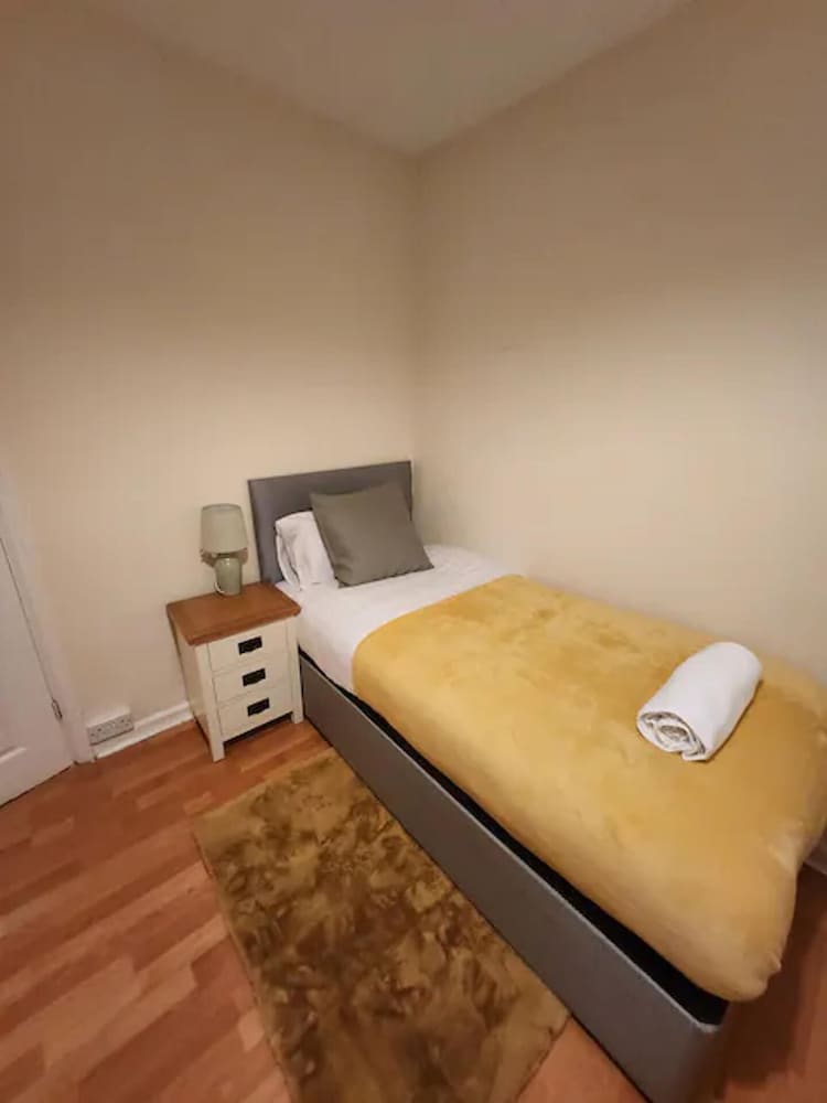 Remarkable 3-bed House in Tilbury view 2
