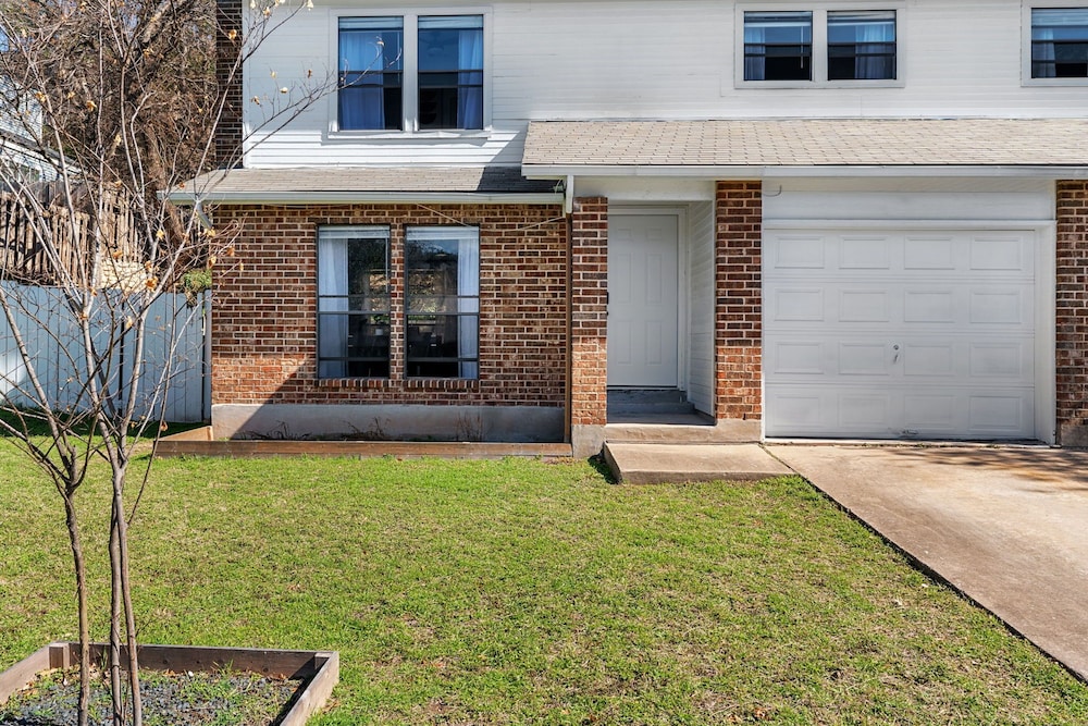 Hillside 3BR KingClose to DT Domain Q2