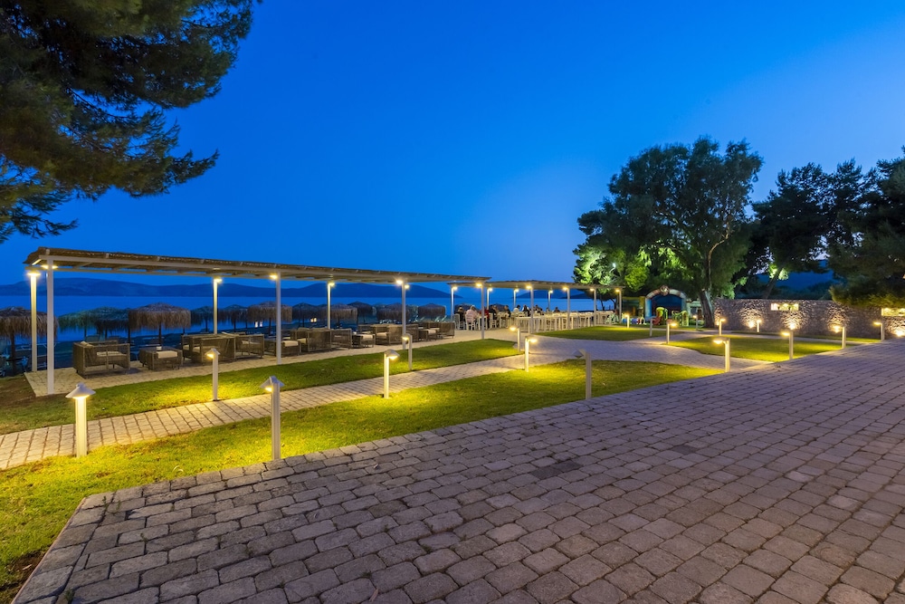 Makis Inn Resort