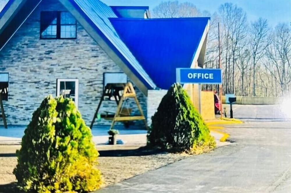 Montgomery Vacations - Montgomery Inn  Suites - Property Image 2