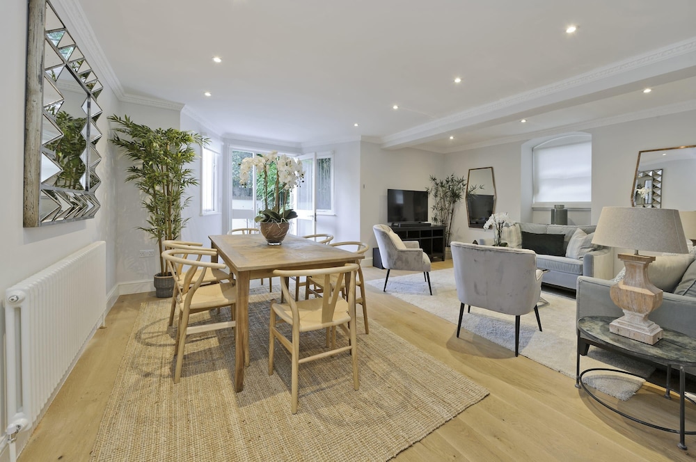 Huge Kensington Garden Flat
