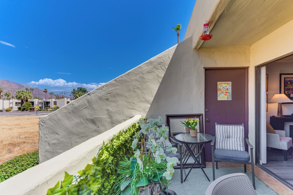 Mtn-view Condo w/ Pool Access in Palm Springs!