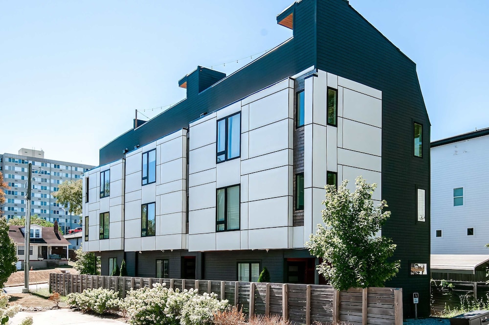 NEW 24 Guests 2 Rooftop Decks Near Downtown