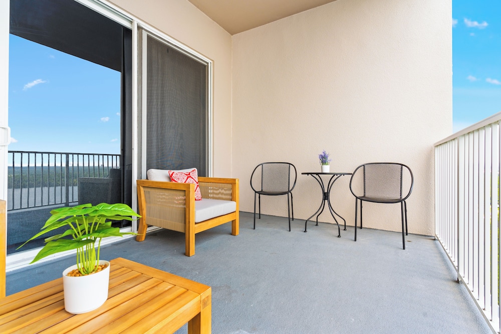 Renovated Condo 2mil away from Disney