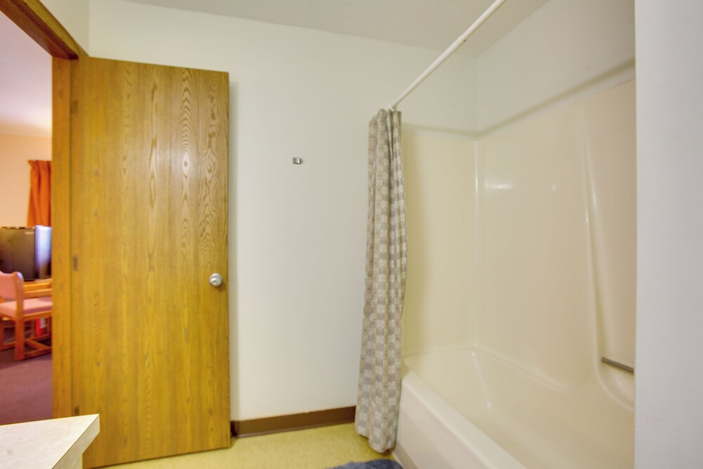 Quaint Lake City Studio: Walk to Engelwood Beach!