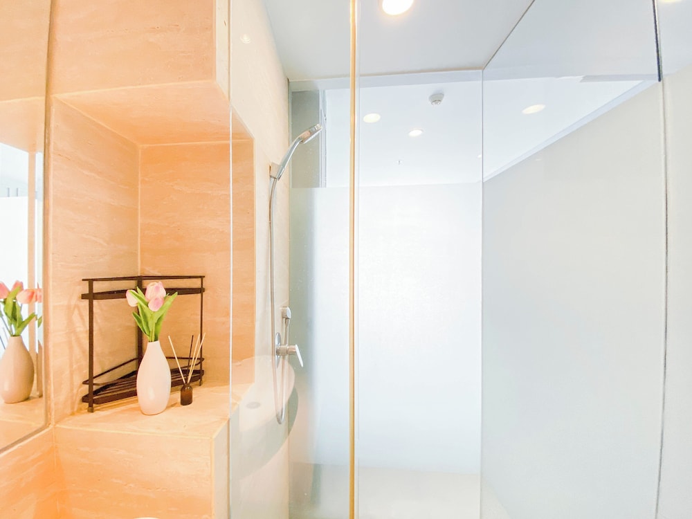 Minimalist and Cozy Studio at Apartment Art Deco