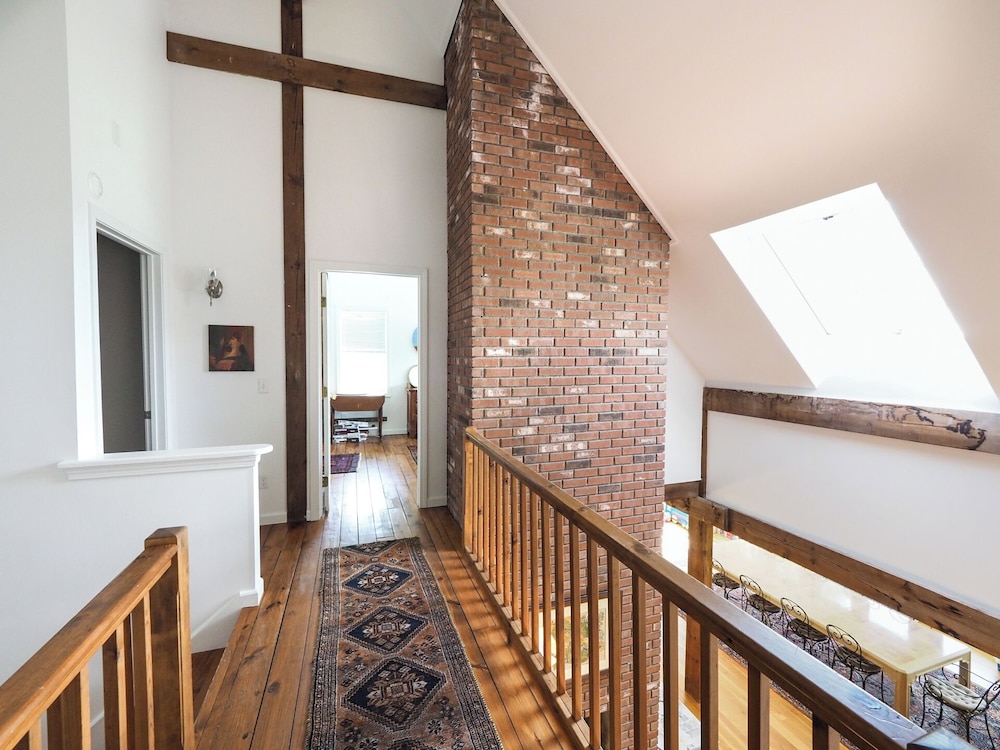 Charming 6 Bdrm Countryside Stay