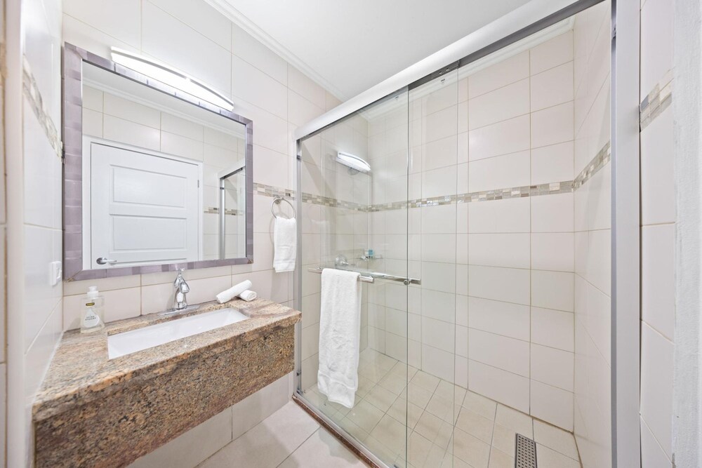 Lovely 1br1ba Condo Walk to Beach Pool BBQ