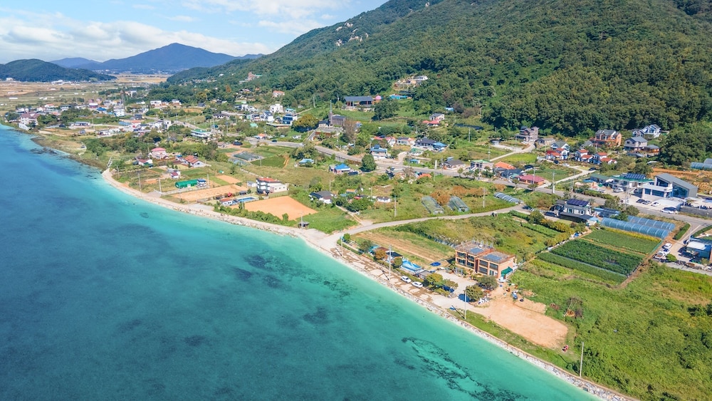 Ganghwa Badatgashimteo Pension