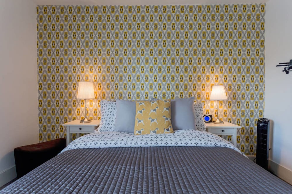 Ashton House, Luton - inhabit short stays