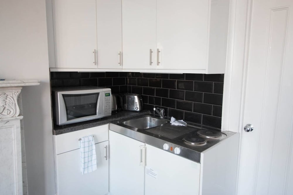 Elegant Georgian 1 Bed Apartment in Herne Bay view 3