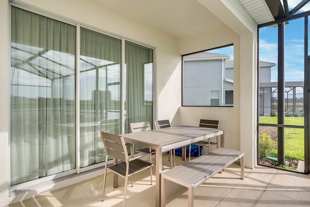 5 Bedroom Single Family Storey Lake Resort Close to Disney 4759 - Image 1