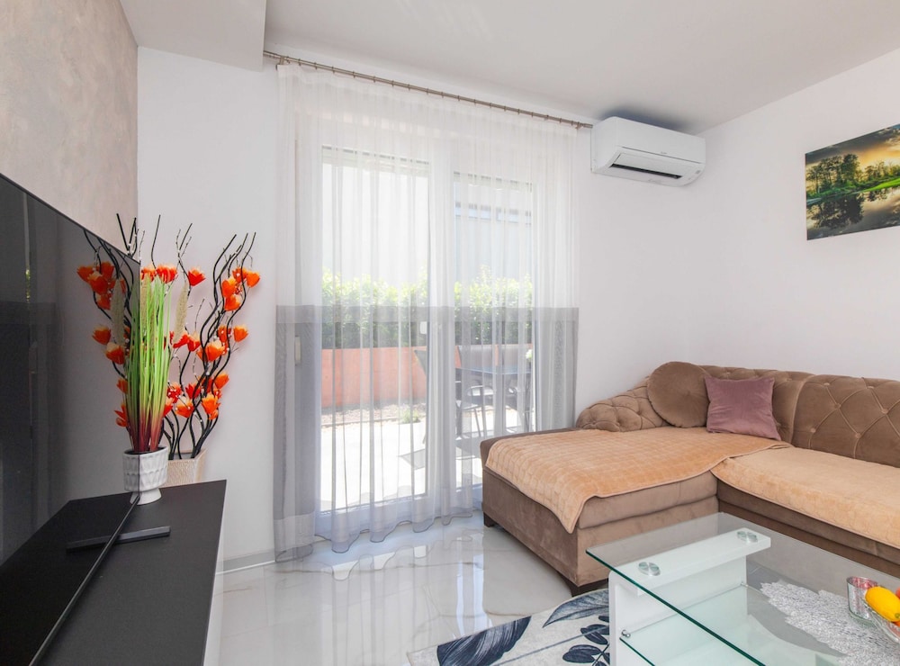 Modern Apartment With Terrace and Private Parking Krk